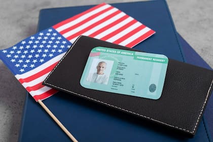 Una green card permite a su titular vivir y trabajar en Estados Unidos de manera legal y por un tiempo indefinido