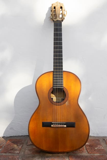 Una guitarra que perteneció a Jorge Cafrune y que Yamila atesora entre sus recuerdos más preciados.