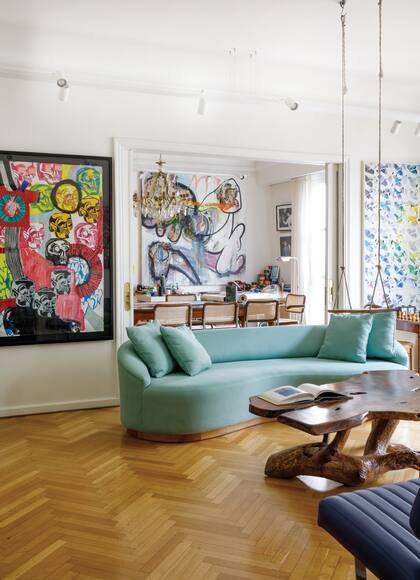 Una hamaca atraviesa el living. Lejos de estar de adorno, Freixas asegura que todos sus hijos la han usado.