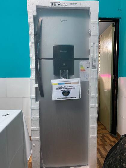 Una heladera que habría sido robada por la mujer que adormecía a sus víctimas