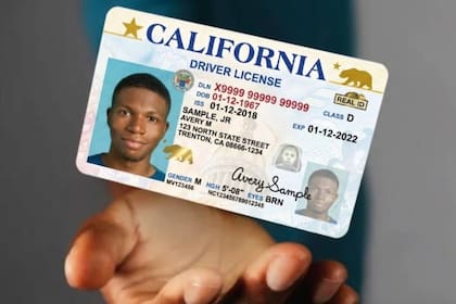 Una identificación Real ID muestra una estrella en la parte superior