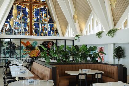 Una iglesia luterana se reconvirtió en un elegante restaurante