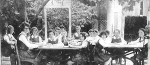 El colegio que nació del sueño de una enfermera suiza, en un garage de zona norte, y que creció después de la Segunda Guerra
