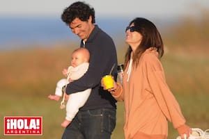 Isabel Macedo y Juan Manuel Urtubey junto a sus hijas, Belita y Julia, en Punta del Este