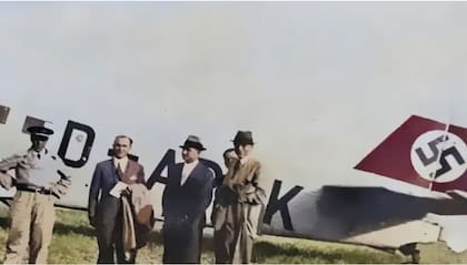 Una imagen de Bernhardt (el segundo desde la izquierda) de 1936