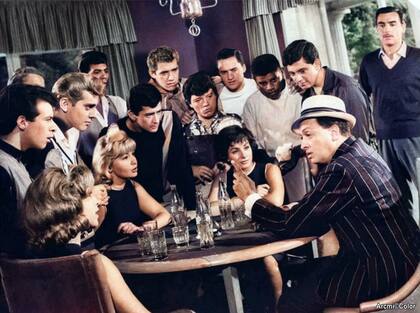 Una imagen de El Club del Clan, la película, de 1964, dirigida por Enrique Carreras. Fue filmada en blanco y negro.