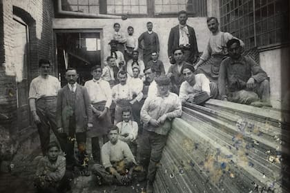 Una imagen de fines del siglo XIX, el inicio de la fábrica de los Echaide.
