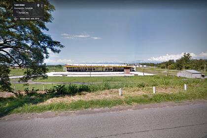 Una imagen de Google StreetView de la terminal en el 2015 sin la cerca y rejas que, según los avances de obra, se habían concretado