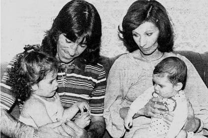 Una imagen de hace cuatro décadas: Díaz, junto con su familia, durante su ciclo en Atlético de Madrid