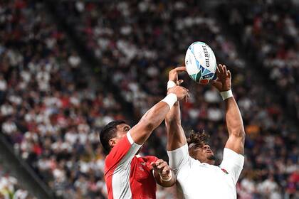 Una escena de Inglaterra-Tonga del domingo: son los próximos rivales de los Pumas.