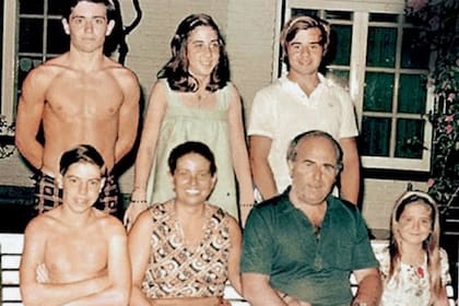 Una imagen de la familia Puccio, antes de ser conocidos como "el clan"
