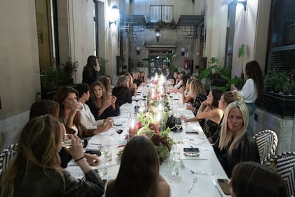 Una imagen de la mesa frente al restaurante Bis, con dos estrellas Michelin