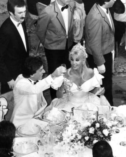 Una imagen de los novios en el Roof Garden del hotel Alvear