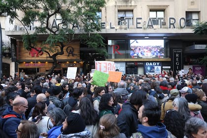 Una imagen de los reclamos que se hicieron en 2024 por la situación del Instituto Nacional del Teatro