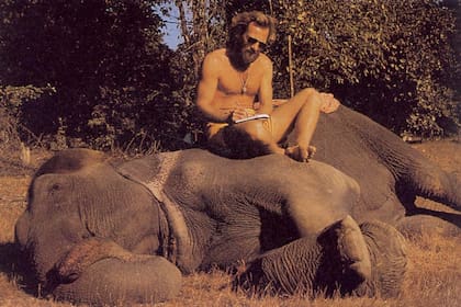 Una imagen de Mark Shand sentado sobre uno de sus animales favoritos a finales de los 80. “Papá y la elefanta Tara hace muchísimos años. Sin vos, el mundo es menos divertido”, escribió su hija en el séptimo aniversario de su muerte.