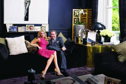 Una imagen de otros tiempos: Petra Ecclestone, heredera del magnate de Fórmula 1, Bernie Ecclestone, posa junto a James Stunt, un joven empresario de familia adinerada que amasó su propia fortuna invirtiendo en el sector de transporte público. La pareja se casó en 2011 en un fastuosa boda de 14 mill