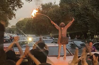 Una imagen de una de las primeras protestas contra el régimen iraní en Irán tras la muerte de la joven Mahsa Amini