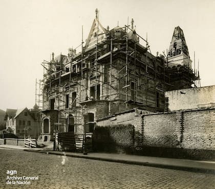 Una imagen del Archivo General de la Nación donde puede apreciarse a la residencia todavía en construcción, en 1891
