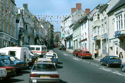 Una imagen del centro Haverfordwest, el pueblo galés donde crecieron las Gibbons