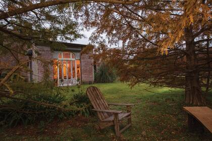 Una imagen del exterior de la casa, que le presta su hermano, el reconocido polista de 9 goles de
handicap Polito Pieres, y que ella decoró con muchas obras y piezas creadas por ella misma.