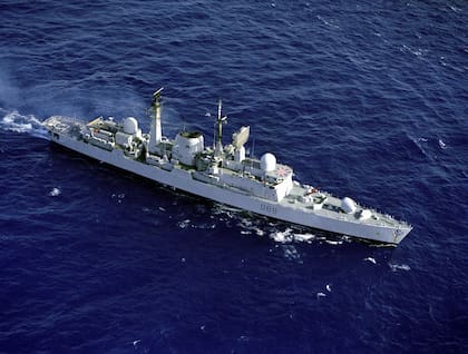 Una imagen del HMS GLASGOW, uno de los tres destructores de tipo 42 enviados a Malvinas en un principio. Luego, el Reino Unido decidió enviar dos más.