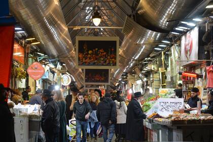Una imagen del mercado Mahane Yehuda, en Jerusalem (Photo by Artur Widak/NurPhoto via Getty Images)