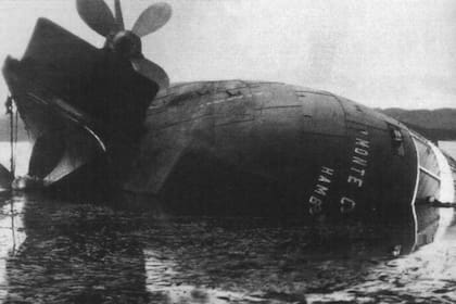 Una imagen del Monte Cervantes a poco de su hundimiento definitivo, en el canal de Les Eclaireurs, a 9 millas de Ushuaia