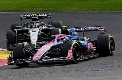 Una imagen del primer tramo de la competencia, cuando Colapinto podía mantener a raya a Kimi Antonelli (Photo by Mark Sutton - Formula 1/Formula 1 via Getty Images)