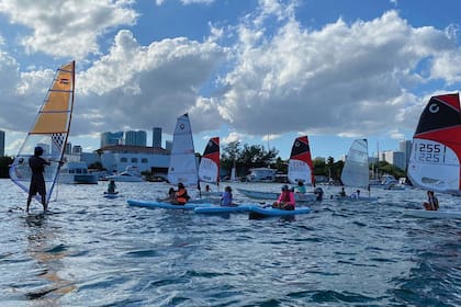 Una imagen del summer camp del programa Miami Youth Sailing Foundation para chicos de entre 7 y 15 años del que participaba
Mila.