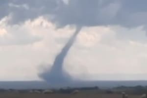 Así fue el momento en el que se formó un tornado en San Luis con ráfagas de más de 70 km/h