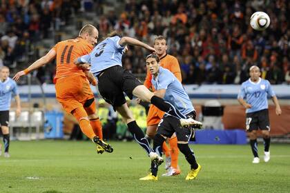 Una imagen del último duelo entre uruguayos y holandeses en el Mundial pasado