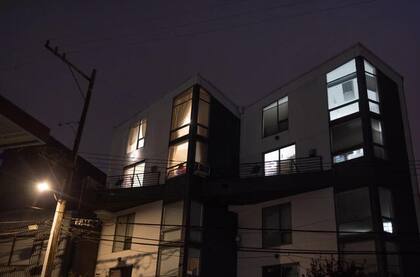 Una imagen el edificio donde vivía Kamala Harris por afuera