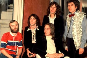 La foto de Phil Collins con Peter Gabriel que ilusiona a los fans de Genesis