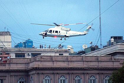 Una imagen icónica: el momento en que Fernando de la Rúa abandona la Casa Rosada en helicóptero en plena crisis de 2001