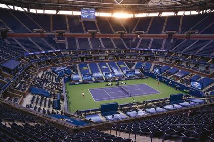 Una imagen impactante de la final del US Open: Zverev y Thiem definen el tradicional Grand Slam de tenis ante un estadio vacío