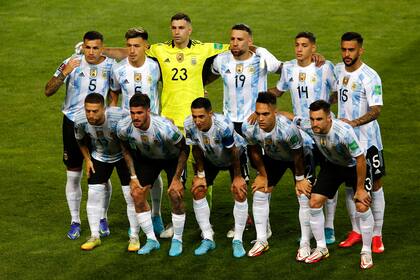 Una imagen infrecuente: la selección sin Messi. Di María fue el capitán