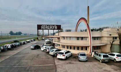 Una imagen moderna del parador Atalaya, que en 2022 cumplirá 80 años.