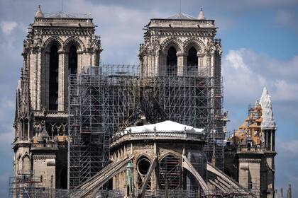Una imagen muestra la catedral de Notre Dame de París, el 12 de mayo de 2019, mientras se están realizando trabajos de construcción para asegurar el sitio que fue gravemente dañado por un gran incendio en abril pasado