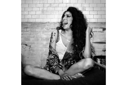 Una imagen para atesorar: Amy Winehouse, feliz, cuando nadie avizoraba su prematura muerte