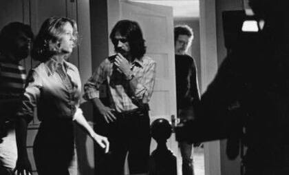 Una imagen que cumplió 44 años: John Carpenter durante el rodaje de su obra maestra, Halloween (Crédito: IG @johncarpenterofficial)