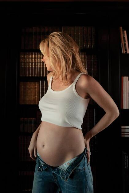 Una imagen que publicó Grace Goldsmith, su mujer, y que muestra su pancita de embarazada: en septiembre serán padres de una beba.