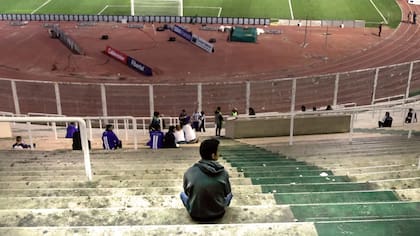 Una imagen que será de otros tiempos: los menores no podrán ir solos a las canchas