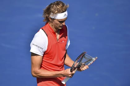 Una imagen que Zverev quiere dejar atrás: romper raquetas como sinónimo de sus enojos