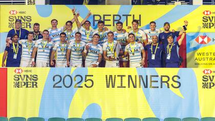 Una imagen repetida: como en 2024, los Pumas 7s llegaron a lo más alto del podio en Perth
