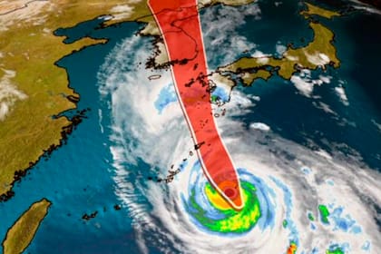 Una imagen satelistal del tifón Haishen rumbo al sudoeste de Japón