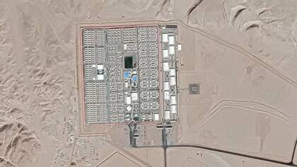 Una imagen satelital de una plaza del proyecto Neom en el desierto