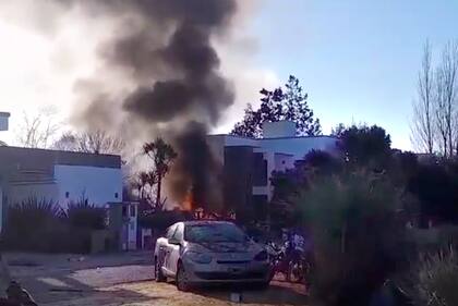 Una impactante explosión destruyó una vivienda en un country de Chascomús