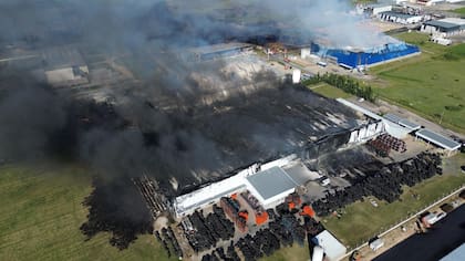 Explosión. Incendio en Ezeiza: confirman que uno de los depósitos afectados pertenece a Iron Mountain - Image 2