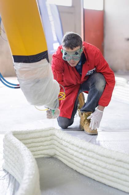 Una impresora 3D va creando la estructura con una espuma de poliuretano