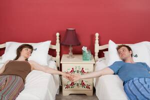 Una influencer explicó la tendencia de "dormir separados" y sorprendió a todos